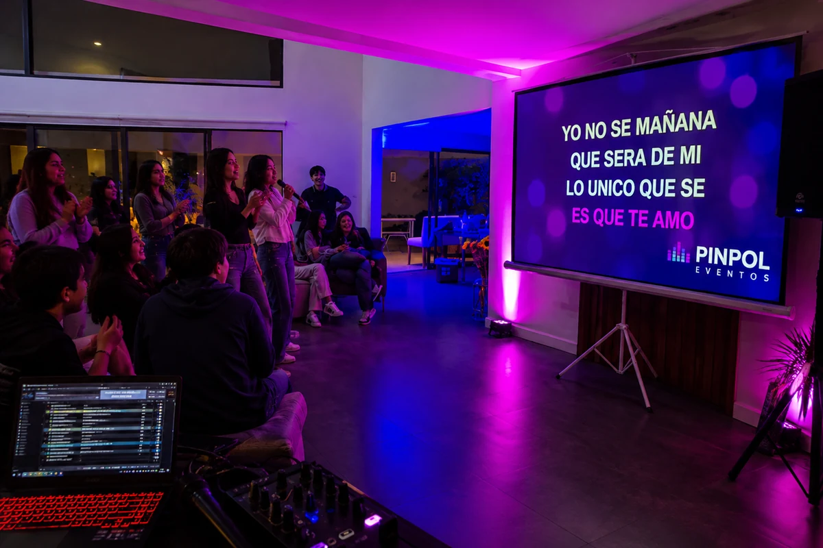 Alquiler de proyectores Epson para eventos, conferencias y auditorios en Lima